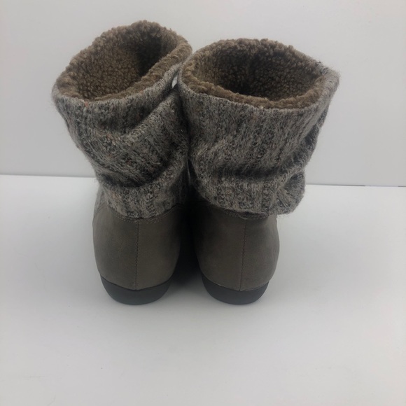 Booties. Super Cute. New without Box. Size 7 1/2. - Picture 4 of 6